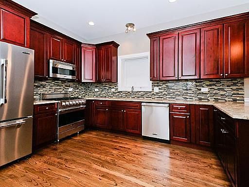 4th image of 2631 N Fairfield Ave