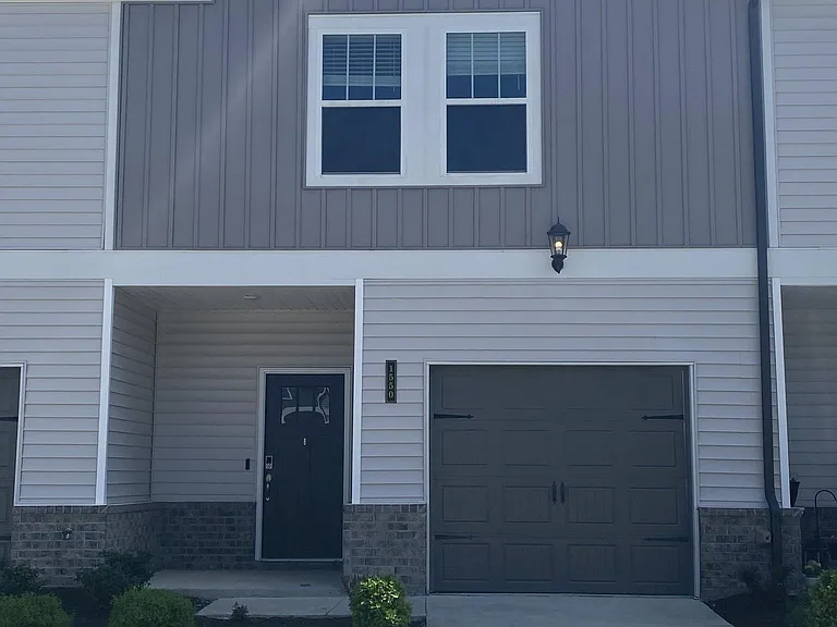 1550 Olympic Ln — Photo 1