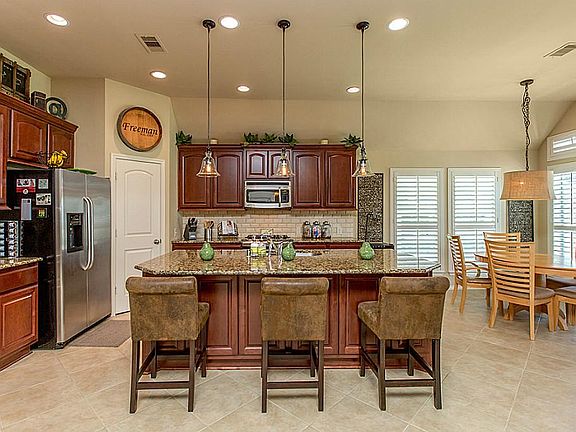 GOURMET STYLE KITCHEN FIT FOR A QUEEN ~ OPEN CONCEPT & HIGH CEILINGS ~ NOTE THE SIT DOWN BAR AREA ~