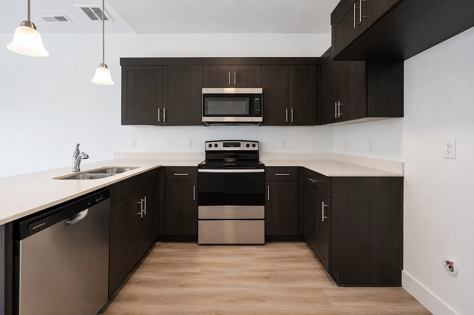 3 bed, 1272 sqft, $1,900 — Photo 2
