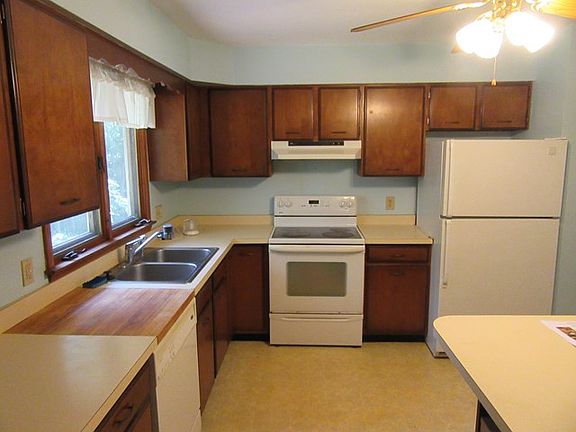 2nd image of 2862 Downing St