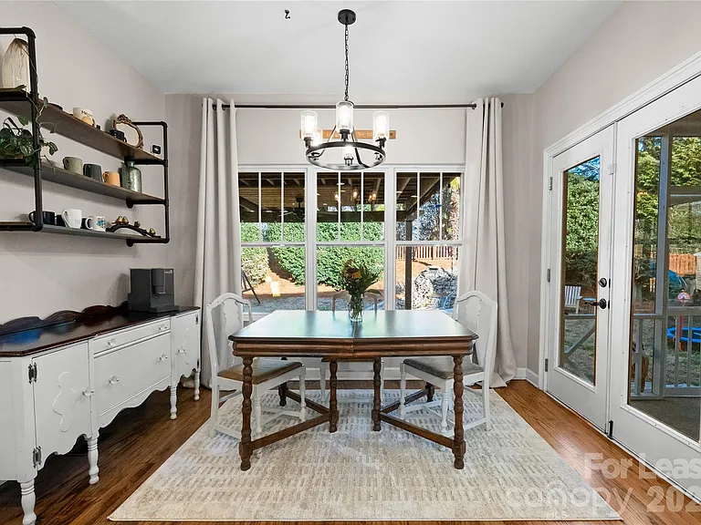 18047 Northport Dr — Photo 40