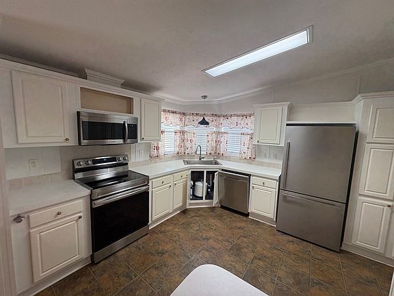 5th image of 985 Mahogany Bend Dr