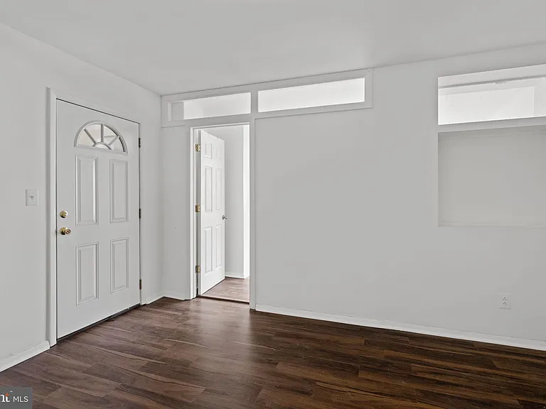 4617 Locust St #1 — Photo 4