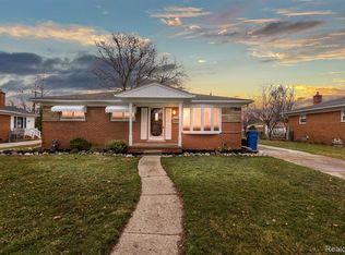 6924 Whitefield St, Dearborn Heights, MI 48127