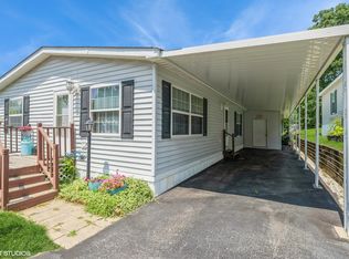 707 Hillcrest Ln, Crystal Lake, IL