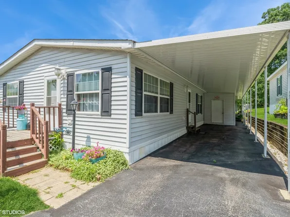 707 Hillcrest Ln, Crystal Lake, IL 60014