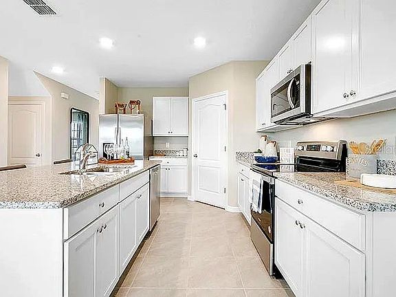 4th image of 2030 Maple Ridge Dr