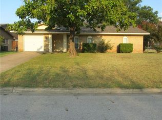1500 Hillside Dr, Midlothian, TX 76065