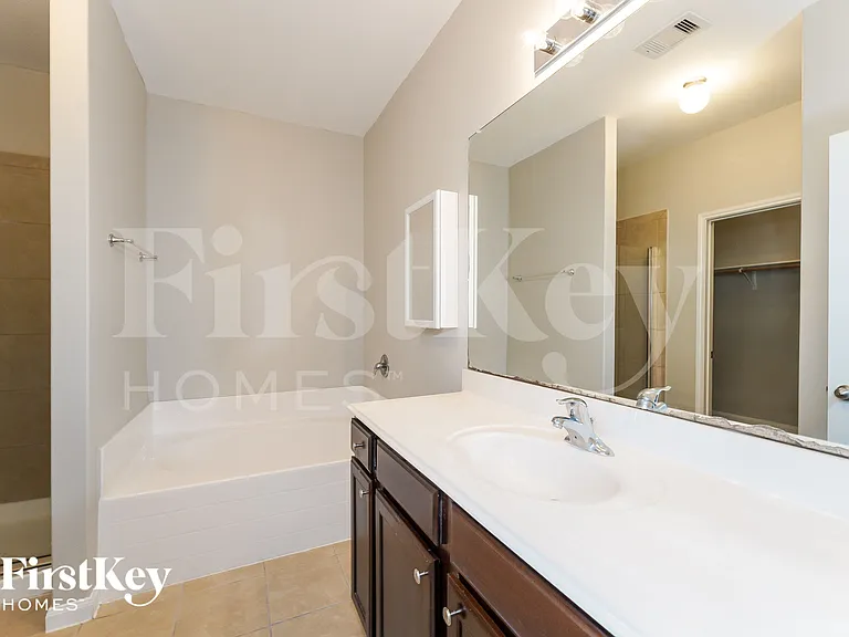 5026 Manor Stone Ln — Photo 10
