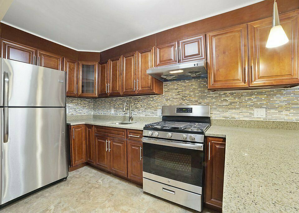 2nd image of 430 Ocean Pkwy APT 3G