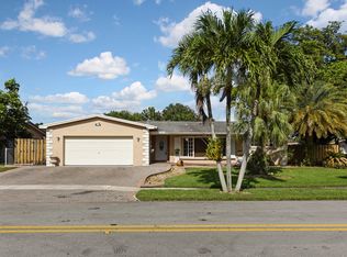 2201 NW 87th Ter, Pembroke Pines, FL 33024