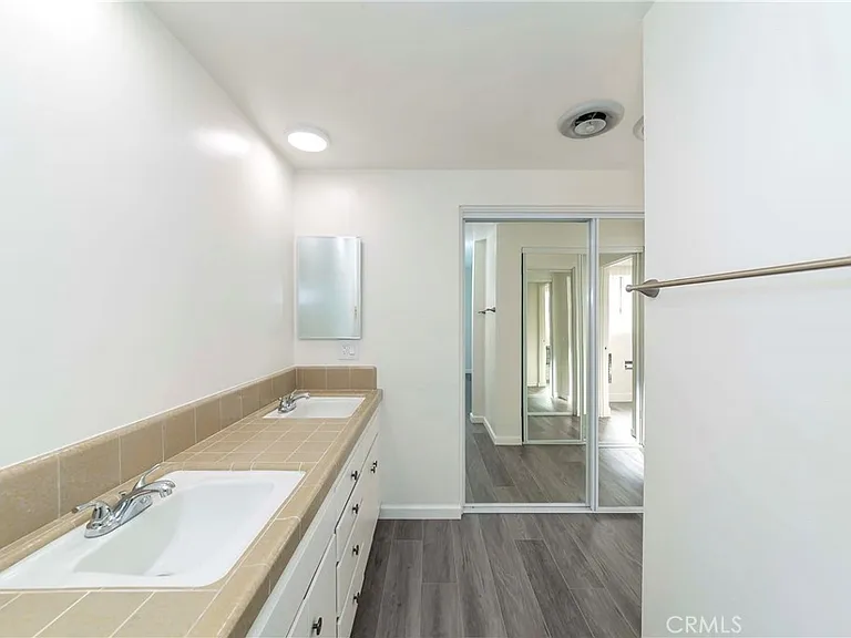 4610 Rockbluff Dr — Photo 22