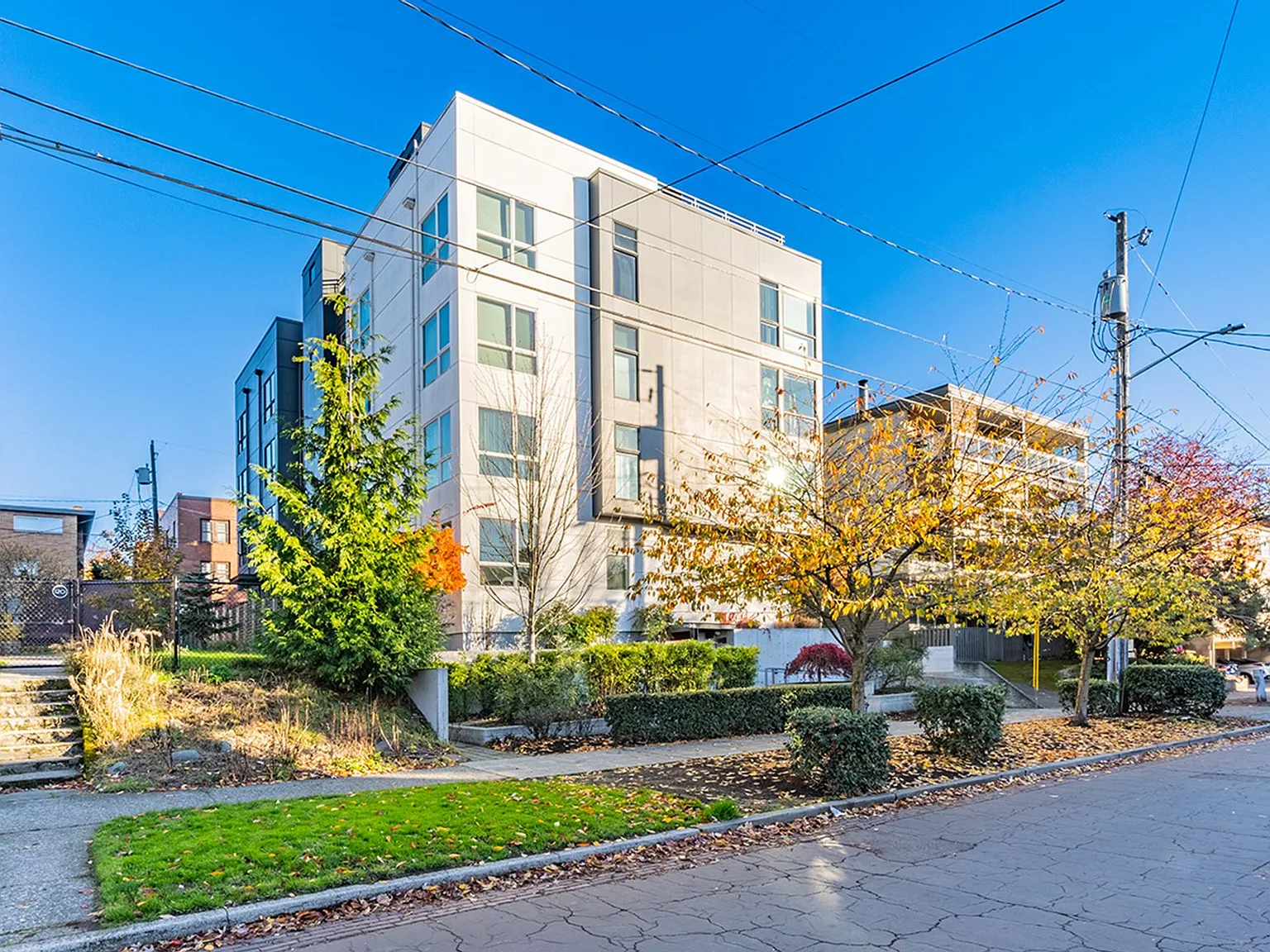 OneOne6 Apartments — Photo 2