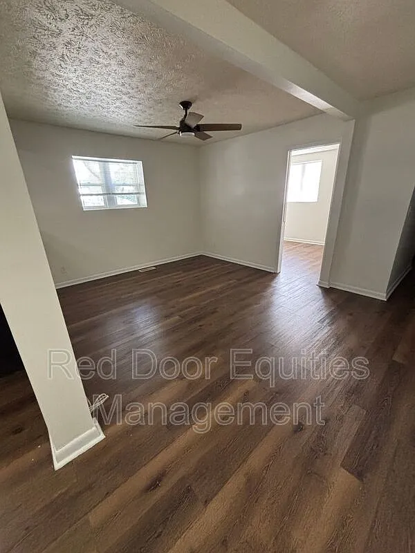 1 bed, 1.0 bath, $1,050 — Photo 3