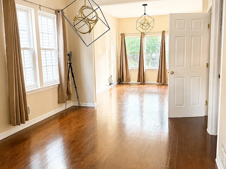 1113 Warren St — Photo 3