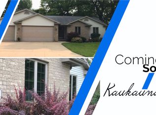 1004 Hillcrest Dr, Kaukauna, WI 54130