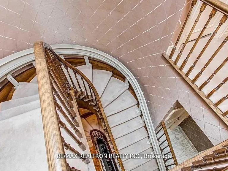 29 Sultana Ave — Photo 11