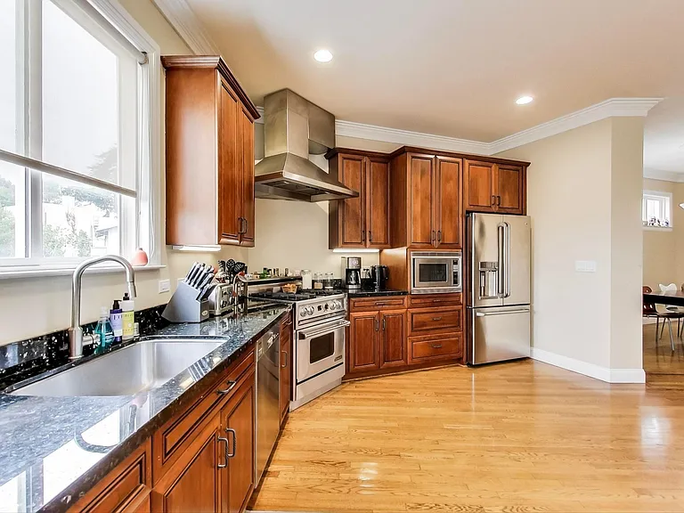 480 Arlington Ave — Photo 14