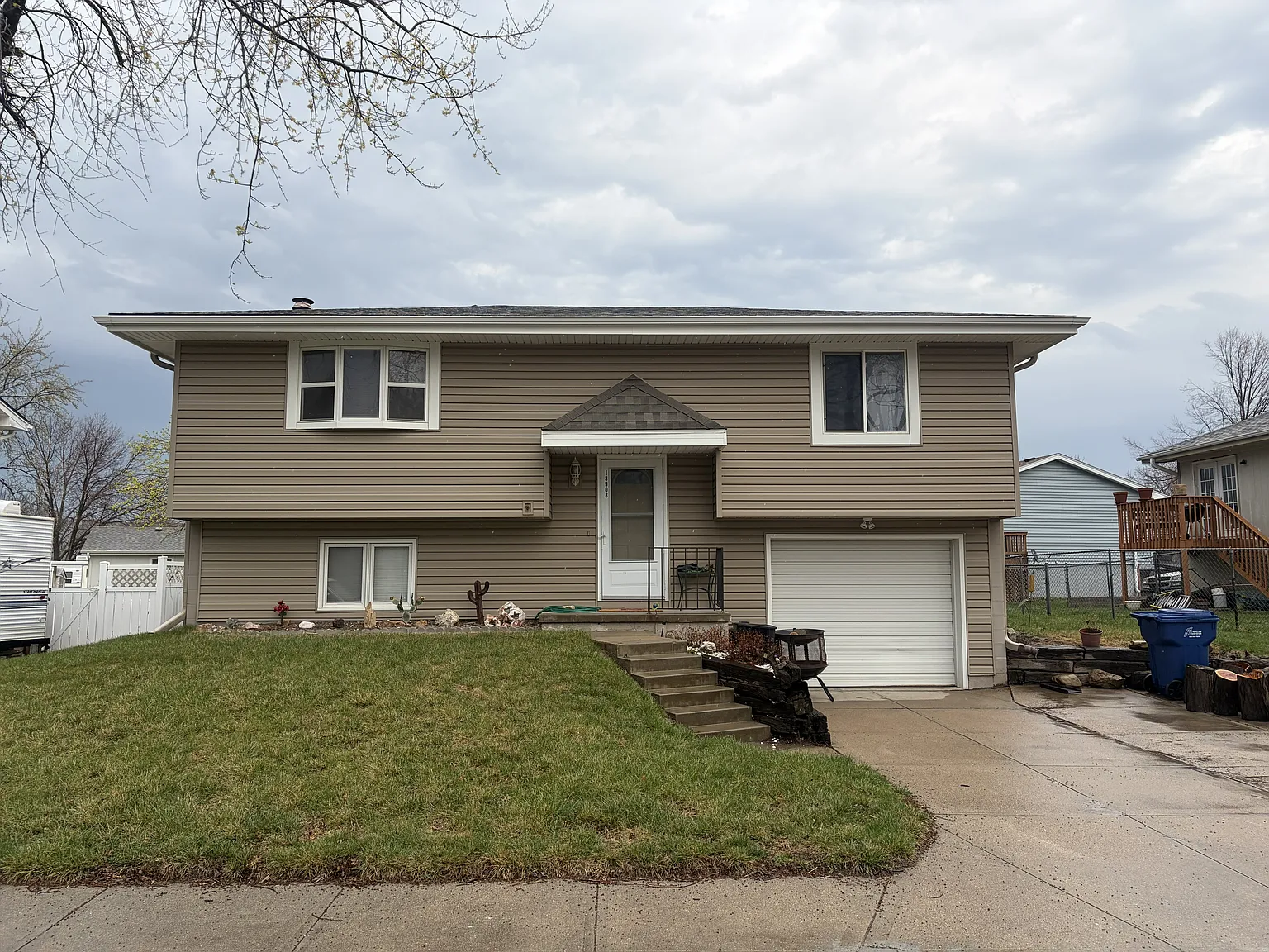 3 bed, 1517 sqft, $2,100 — Photo 1
