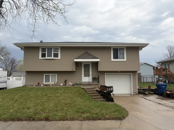 13908 Meadow Ridge Rd, Omaha, NE 68138