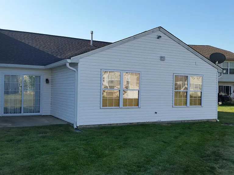 1078 Fairlane Ct — Photo 2