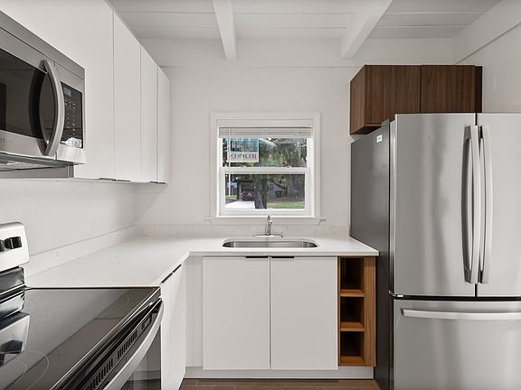 5th image of 1920 Cloverlawn Ave #1920