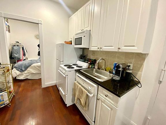 5th image of 256 E 10th St #3P