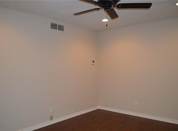 3rd image of 604 S Cottonwood Dr