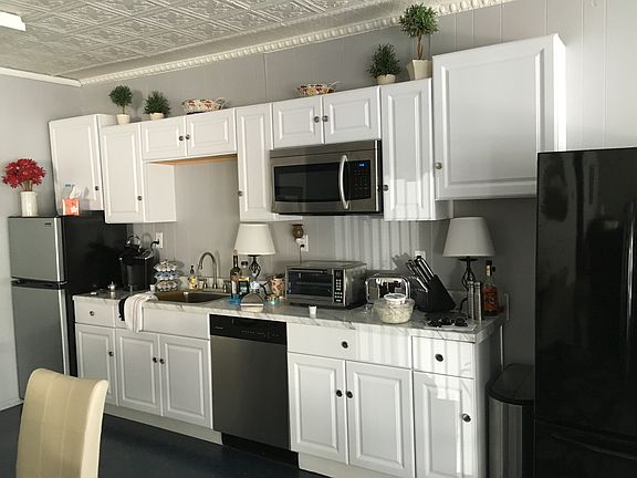 4th image of 260 Lee Park Ave