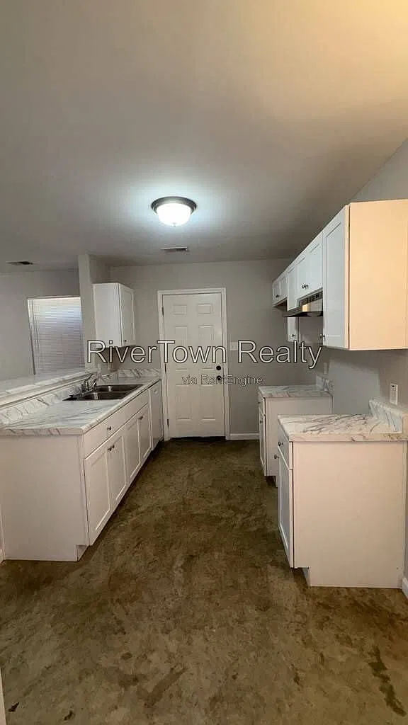 4 bed, 2.0 bath, 1255 sqft, $1,195 — Photo 2
