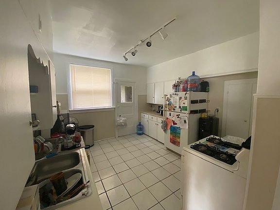 5th image of 600 Pleasant St SE