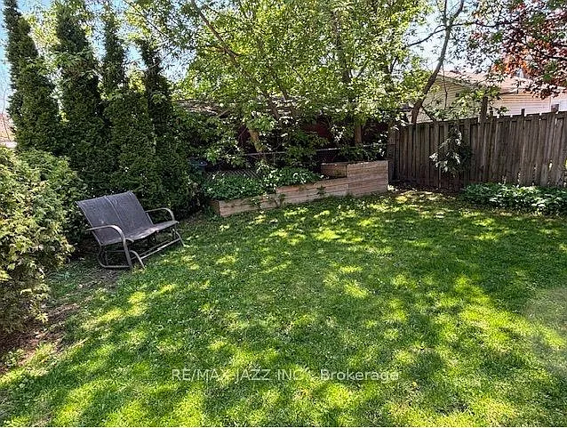 177 Athol St E — Photo 3