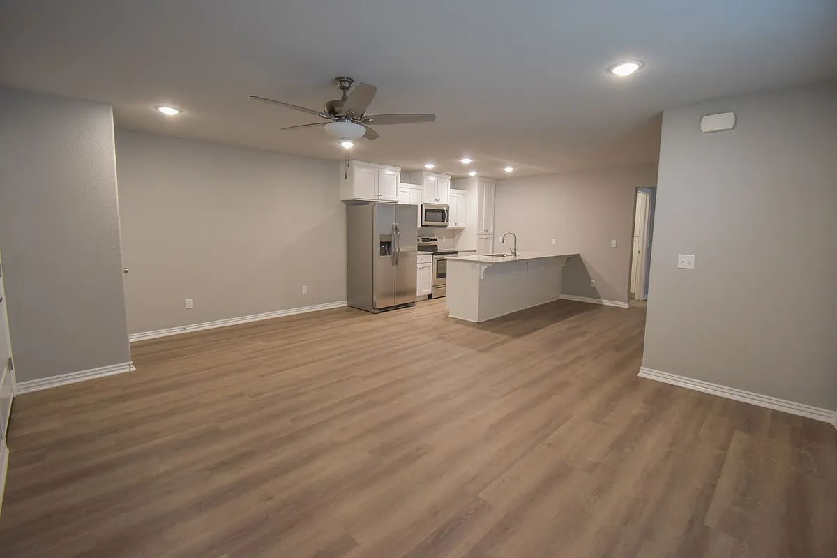 Building Photo - 929 W Buchanan St #2