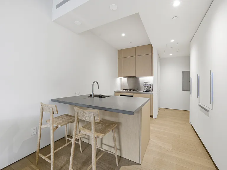 251 W 14th St #5C — Photo 6