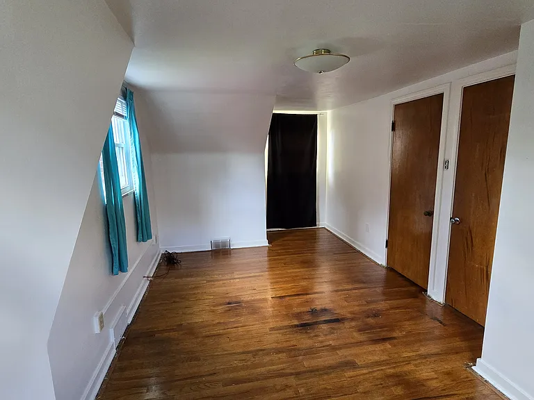 2nd floor bedroom (Awaiting new carpeting.)