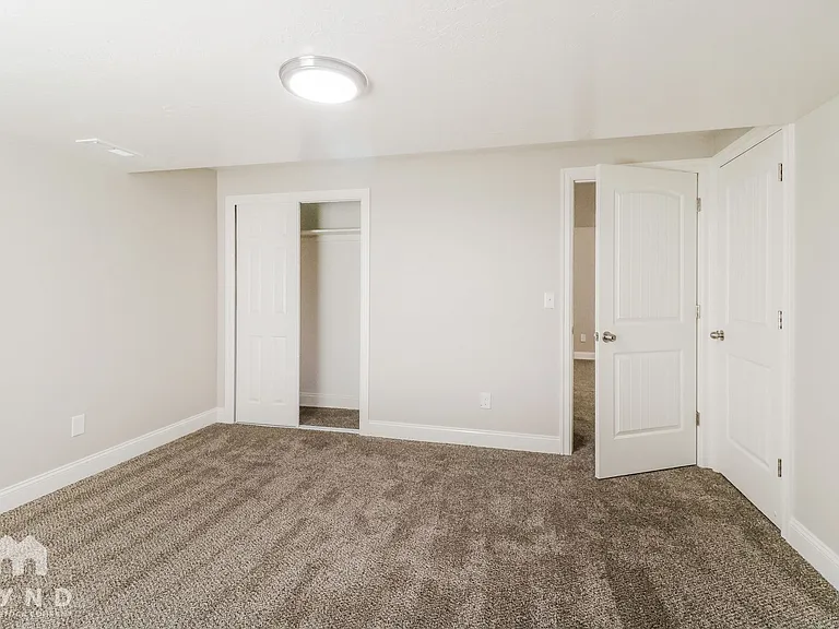 2251 E Maple Dr — Photo 10