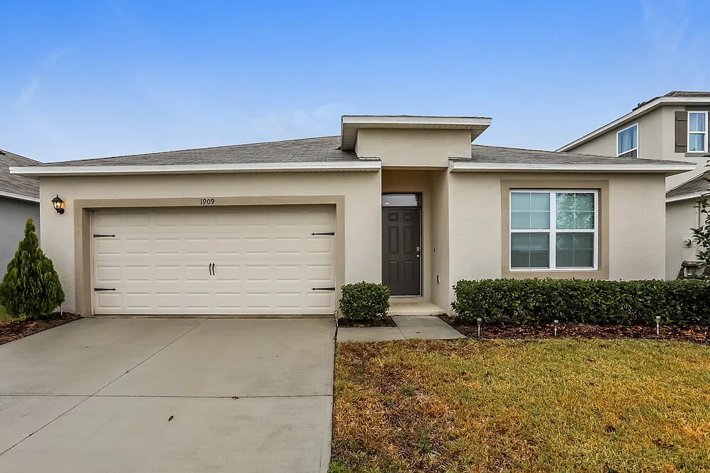 4 bed, 2.0 bath, 1846 sqft, $2,345 — Photo 1