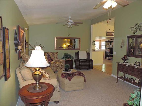 3rd image of 3 Kempsey Ln
