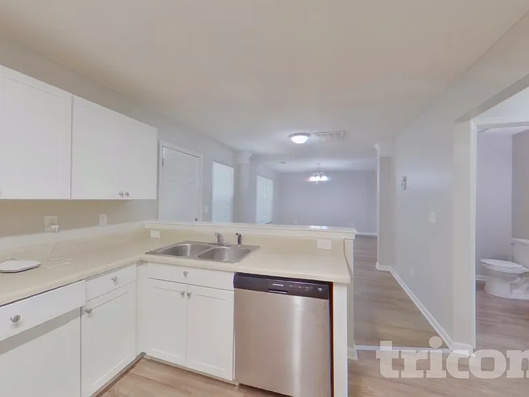 121 Eagle Pointe Dr — Photo 6