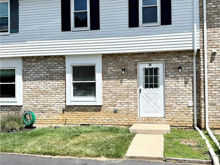 15 W Chestnut St — Photo 1