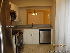 4th image of 424 SE 11th Ter #424