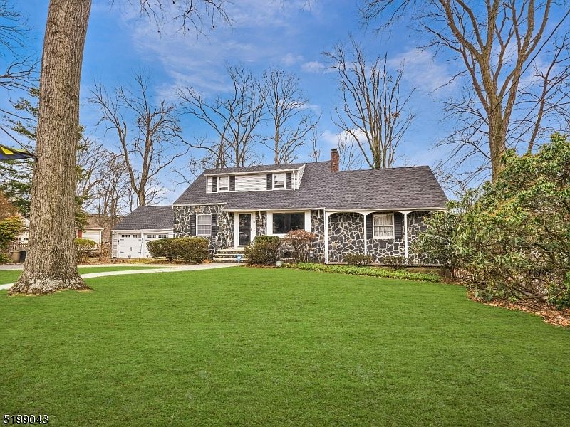 1st image of 88 Oakwood Dr