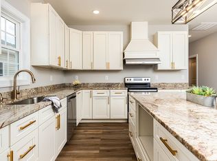 1446 E Main St, Waynesboro, VA 22980