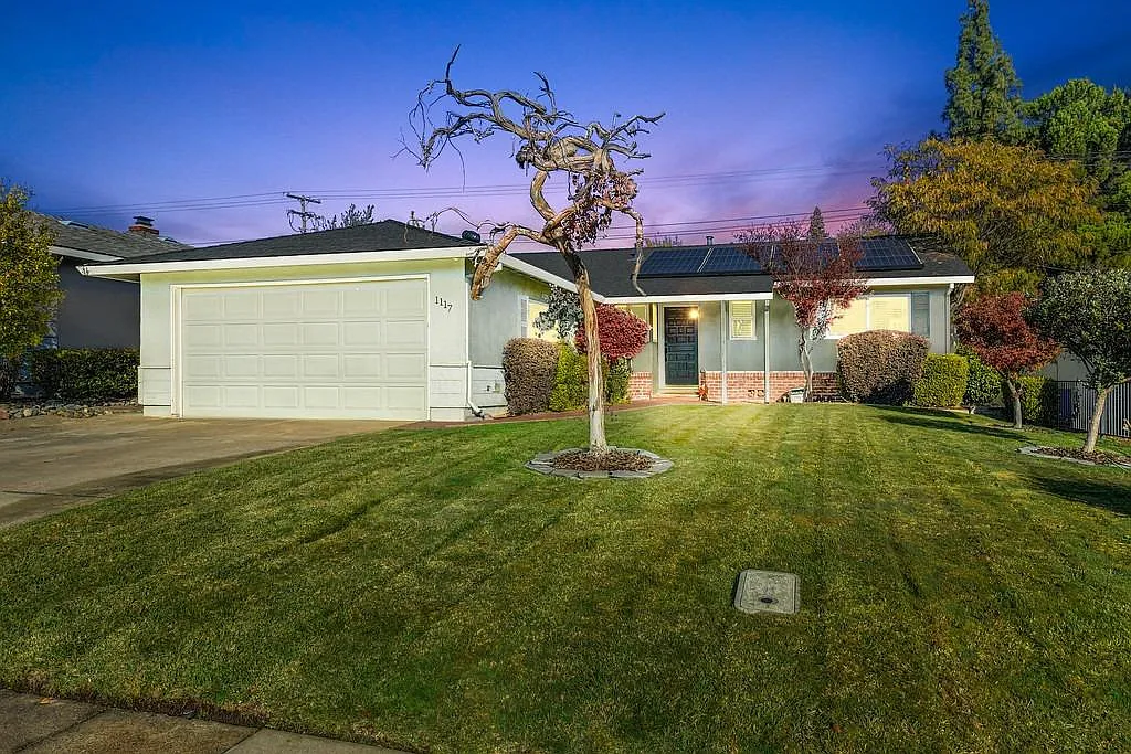 1117 Coloma Way photo 1