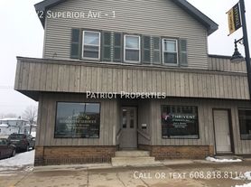 1200 1/2 N Superior Ave
