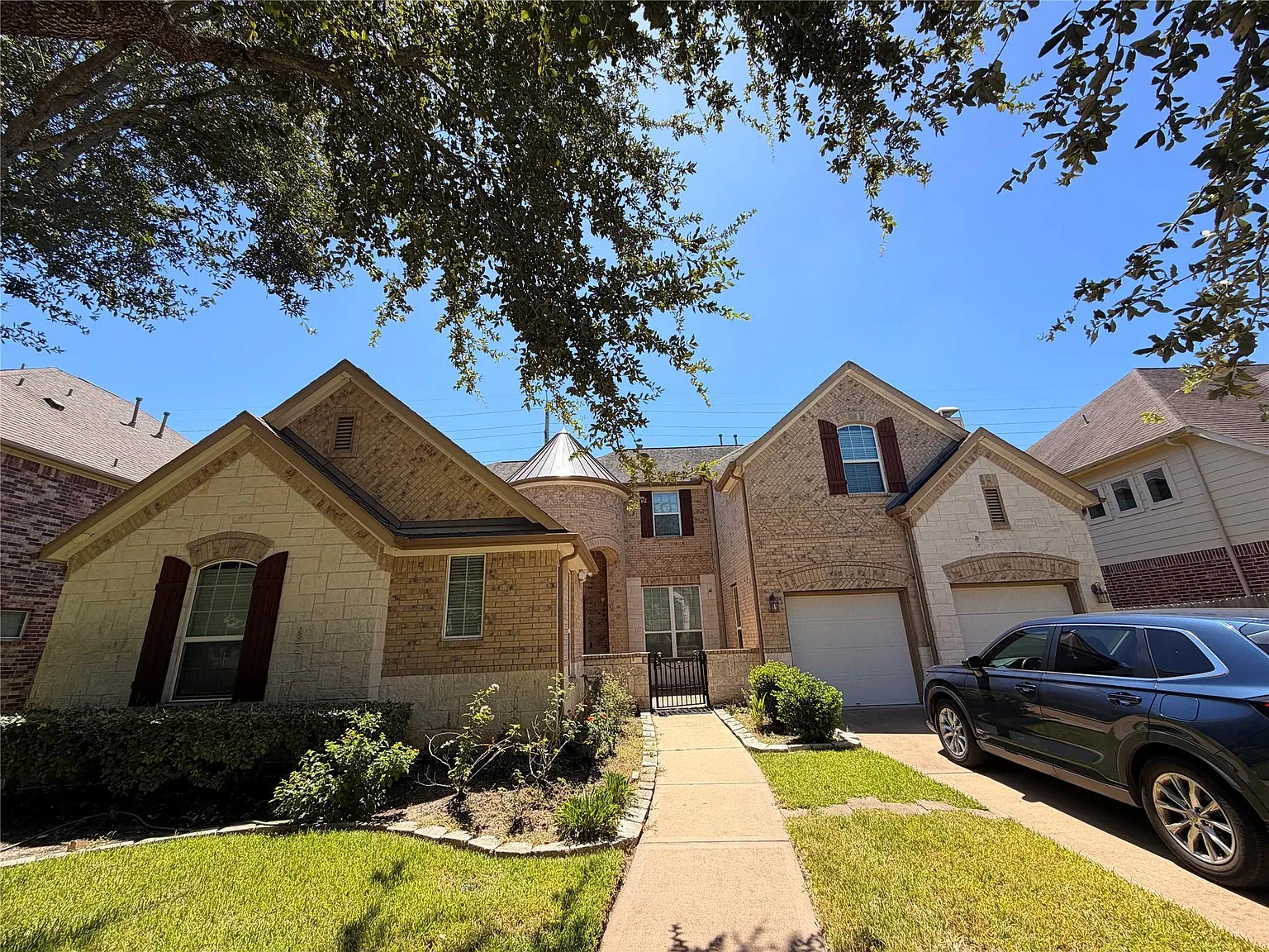 5 bed, 4.5 bath, 3875 sqft, $4,500 — Photo 1