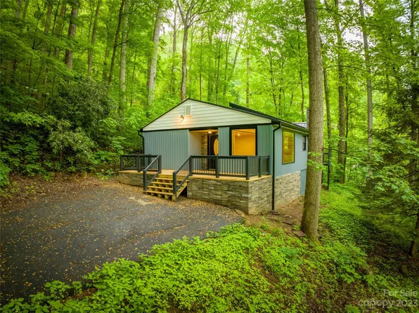 124 Canary Ln, Maggie Valley, NC 28751