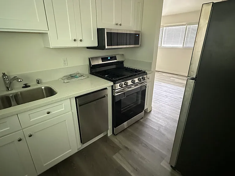 315 Playa Del Sur St #C — Photo 6