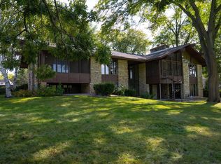 102 W Monroe St, Mauston, WI 53948